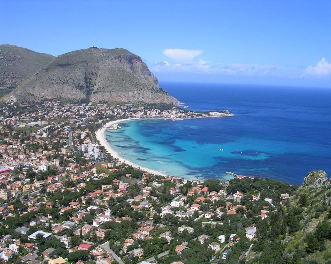 https://www.driverinsicily.com/public/img/fotoalbum/Golfo_di_Mondello_Palermo.jpg