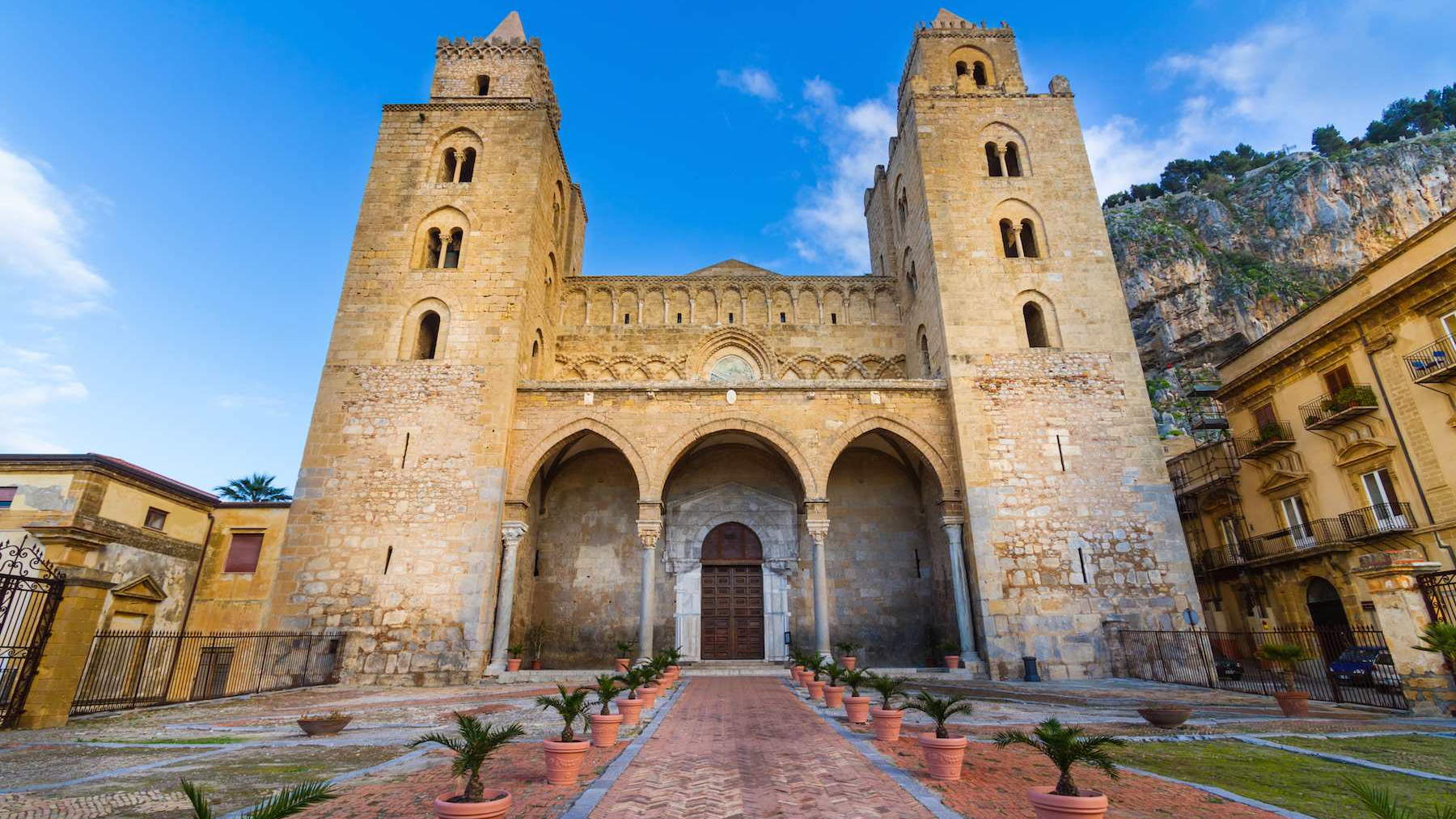 https://www.driverinsicily.com/public/img/fotoalbum/cefalu._cattedrale.jpg