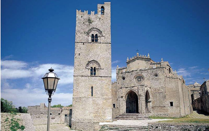 https://www.driverinsicily.com/public/img/fotoalbum/erice_chiesa_madre.jpg